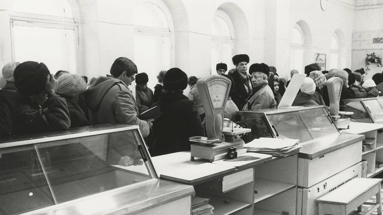 Празните рафтове на съветските магазини